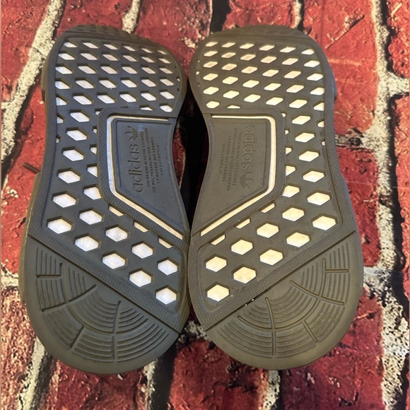 NWIB Adidas NMD_R1 Men's Classic Running Sneakers FW6415 size 10 1/2 - Picture 7 of 9